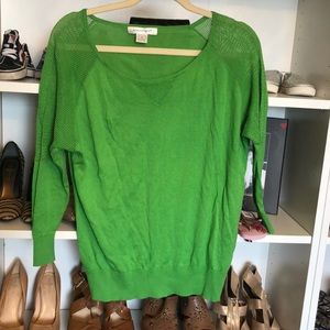 August silk- cute green top. Perfect for st patty